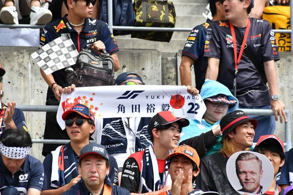 photo:Japanese fans at suzuka